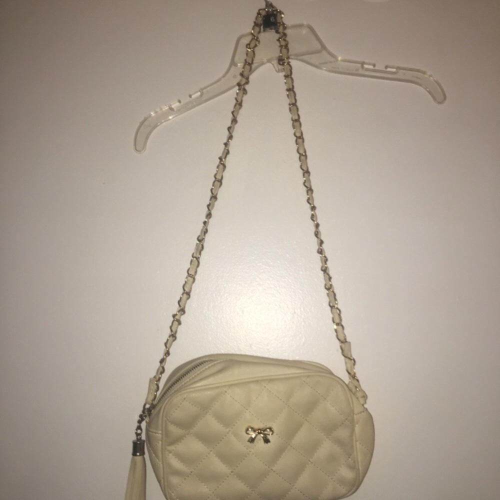 Beige purse with tassel